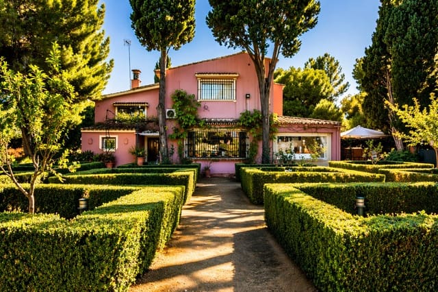 5 makuuhuone Huvila myytävänä paikassa Guadalmina Baja, Marbella mukana uima-altaan 
autotalli - 5 850 000 € (Ref: 9452301)