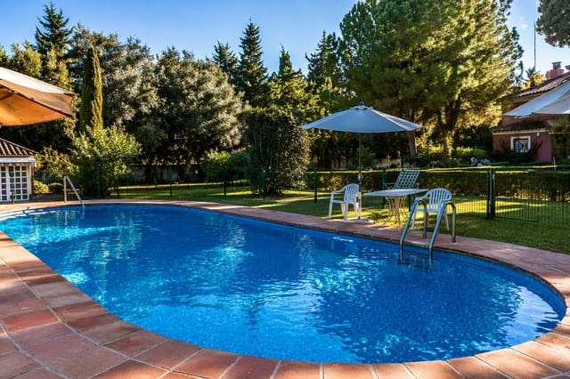 5 makuuhuone Huvila myytävänä paikassa Guadalmina Baja, Marbella mukana uima-altaan 
autotalli - 5 850 000 € (Ref: 9452301)