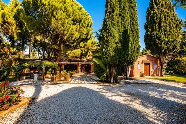 5 makuuhuone Huvila myytävänä paikassa Guadalmina Baja, Marbella mukana uima-altaan 
autotalli - 5 850 000 € (Ref: 9452301)