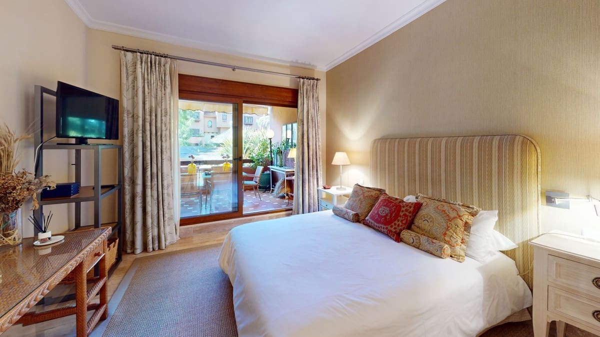 2 bedroom Beach Apartment for sale in Guadalmina with pool garage - € 550,000 (Ref: 9456497)