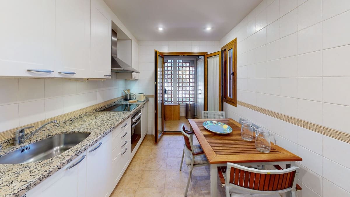 2 bedroom Beach Apartment for sale in Guadalmina with pool garage - € 550,000 (Ref: 9456497)