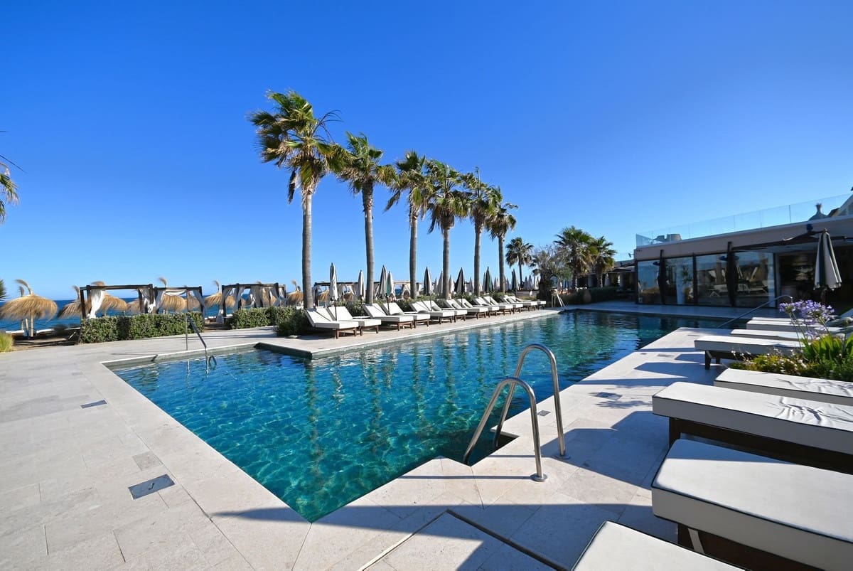 2 bedroom Beach Apartment for sale in Guadalmina with pool garage - € 1,200,000 (Ref: 9571383)