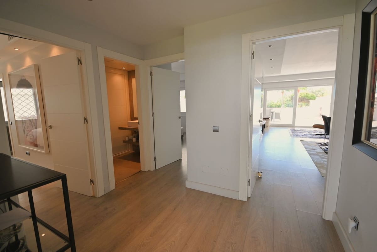 2 sypialnia Apartament przy plaży na sprzedaż w Guadalmina z basenem garażem - 1 200 000 € (Ref: 9571383)