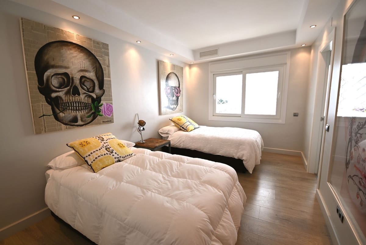 2 sypialnia Apartament przy plaży na sprzedaż w Guadalmina z basenem garażem - 1 200 000 € (Ref: 9571383)