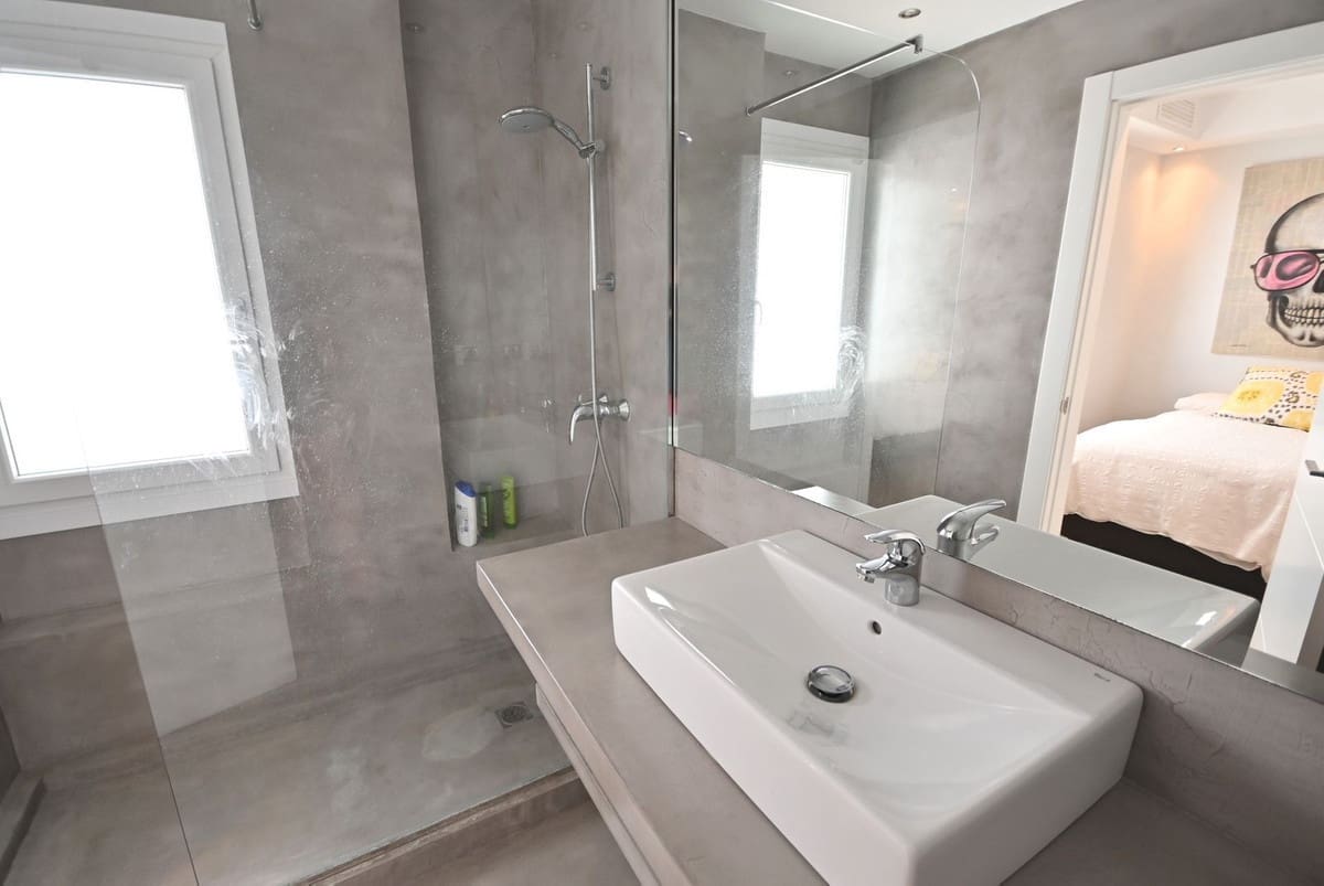 2 sypialnia Apartament przy plaży na sprzedaż w Guadalmina z basenem garażem - 1 200 000 € (Ref: 9571383)
