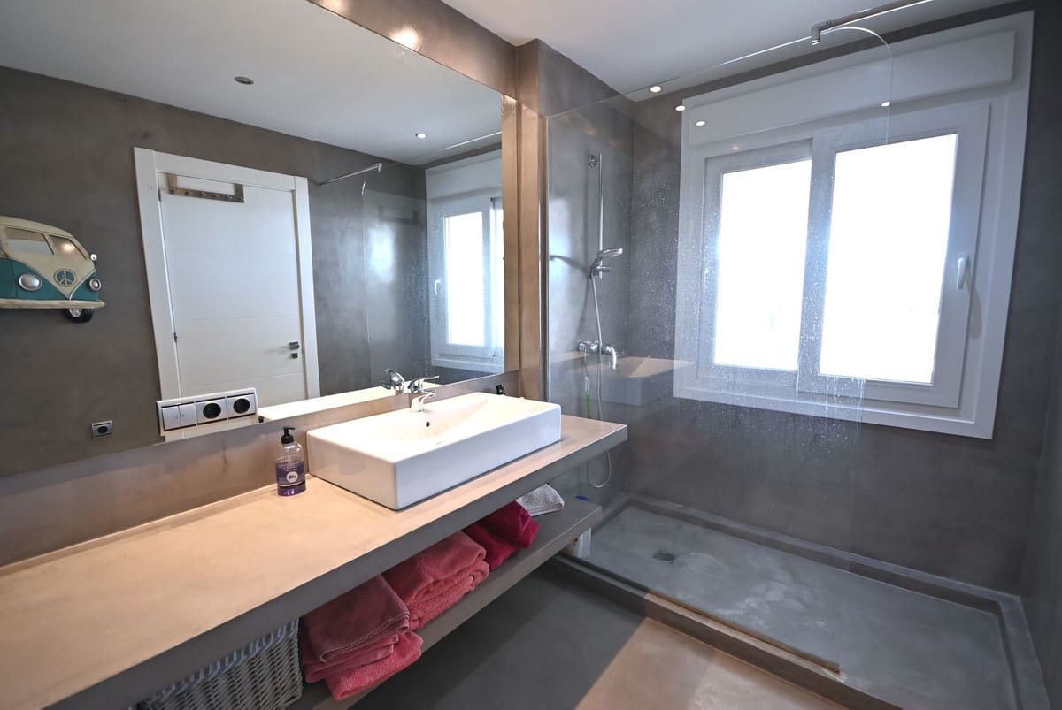 2 sypialnia Apartament przy plaży na sprzedaż w Guadalmina z basenem garażem - 1 200 000 € (Ref: 9571383)