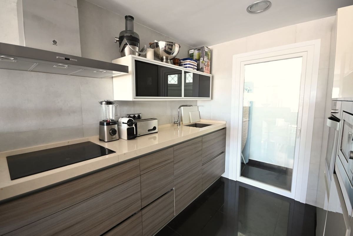 2 sypialnia Apartament przy plaży na sprzedaż w Guadalmina z basenem garażem - 1 200 000 € (Ref: 9571383)