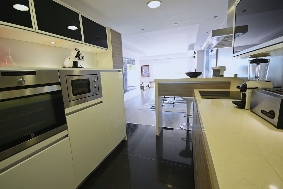 2 sypialnia Apartament przy plaży na sprzedaż w Guadalmina z basenem garażem - 1 200 000 € (Ref: 9571383)