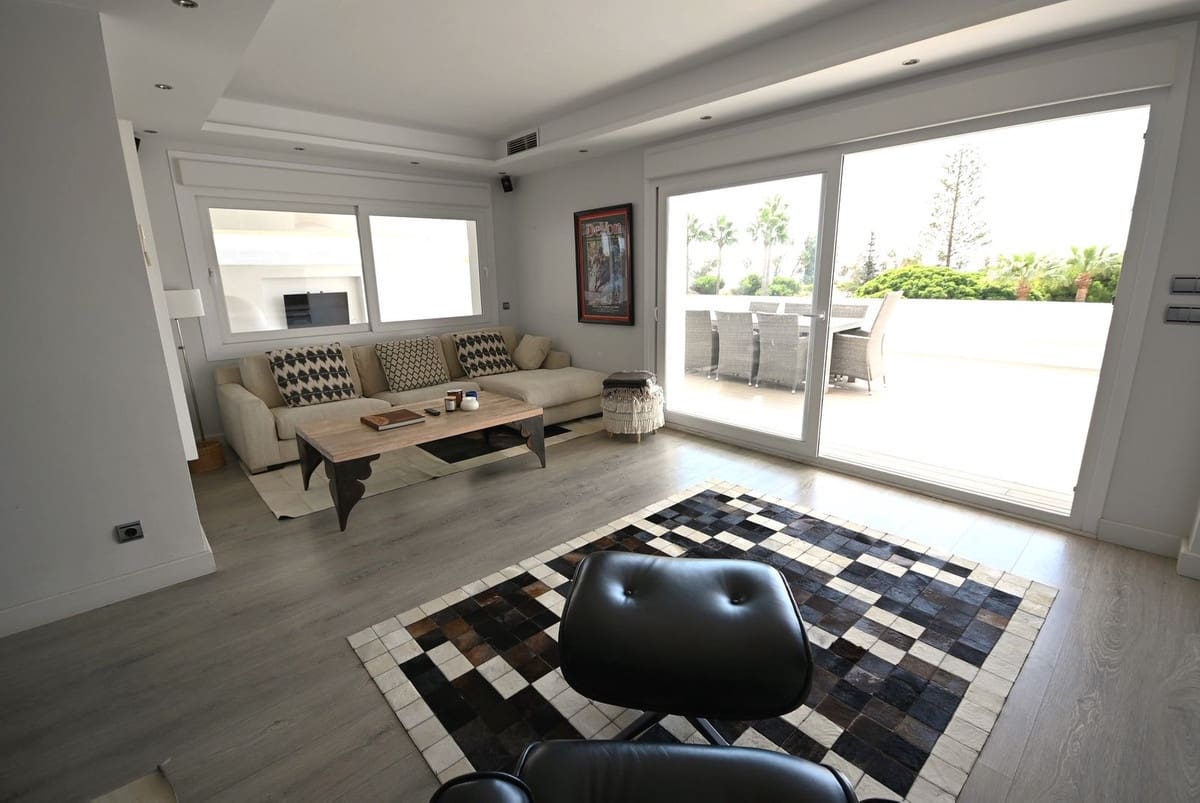 2 sypialnia Apartament przy plaży na sprzedaż w Guadalmina z basenem garażem - 1 200 000 € (Ref: 9571383)