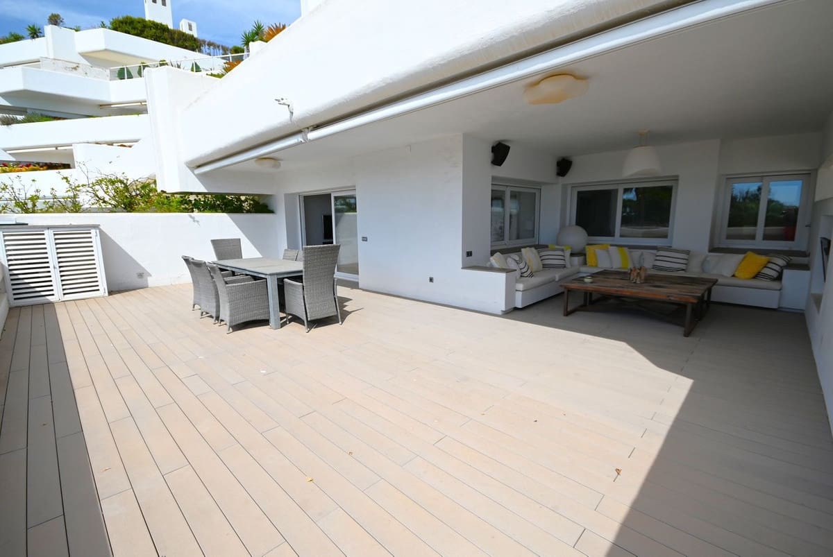 2 sypialnia Apartament przy plaży na sprzedaż w Guadalmina z basenem garażem - 1 200 000 € (Ref: 9571383)
