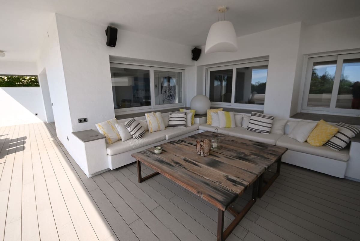 2 sypialnia Apartament przy plaży na sprzedaż w Guadalmina z basenem garażem - 1 200 000 € (Ref: 9571383)