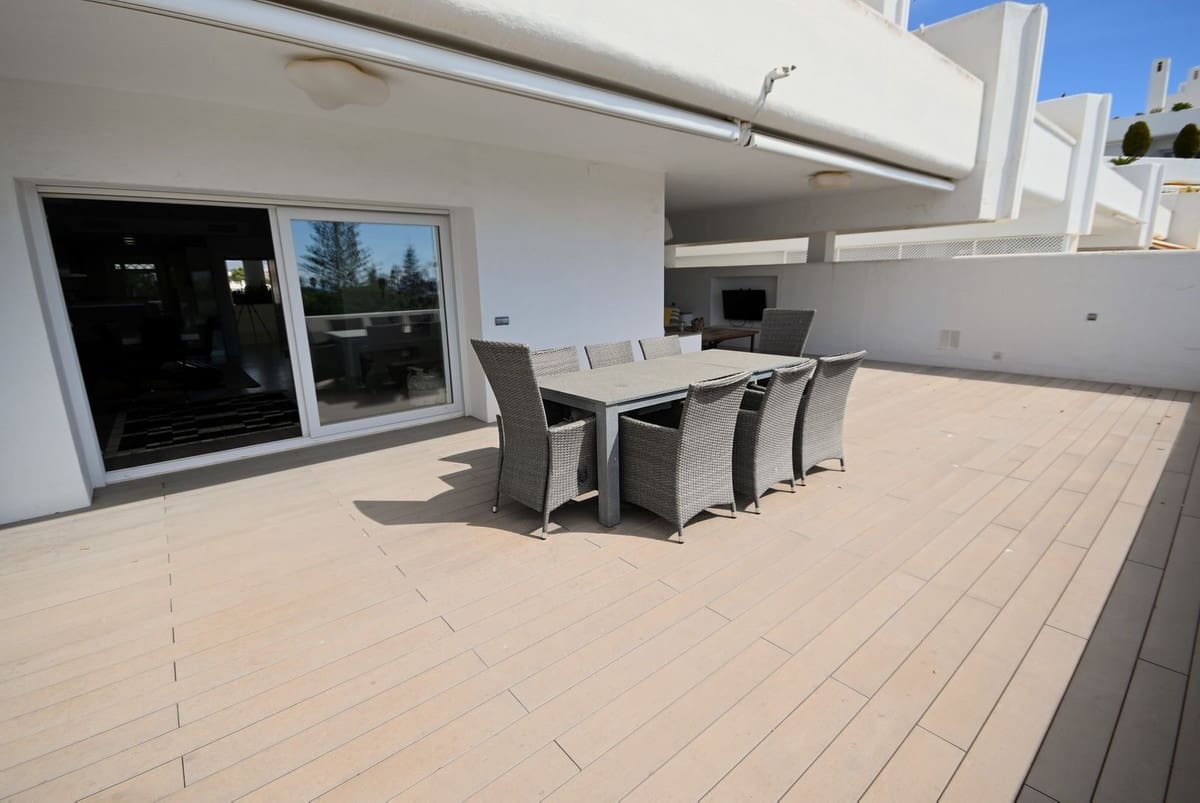 2 sypialnia Apartament przy plaży na sprzedaż w Guadalmina z basenem garażem - 1 200 000 € (Ref: 9571383)