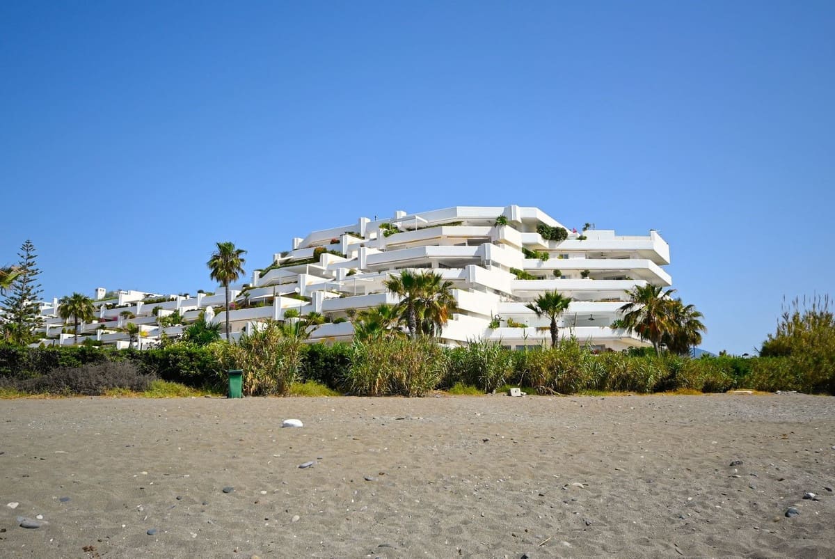 2 sypialnia Apartament przy plaży na sprzedaż w Guadalmina z basenem garażem - 1 200 000 € (Ref: 9571383)