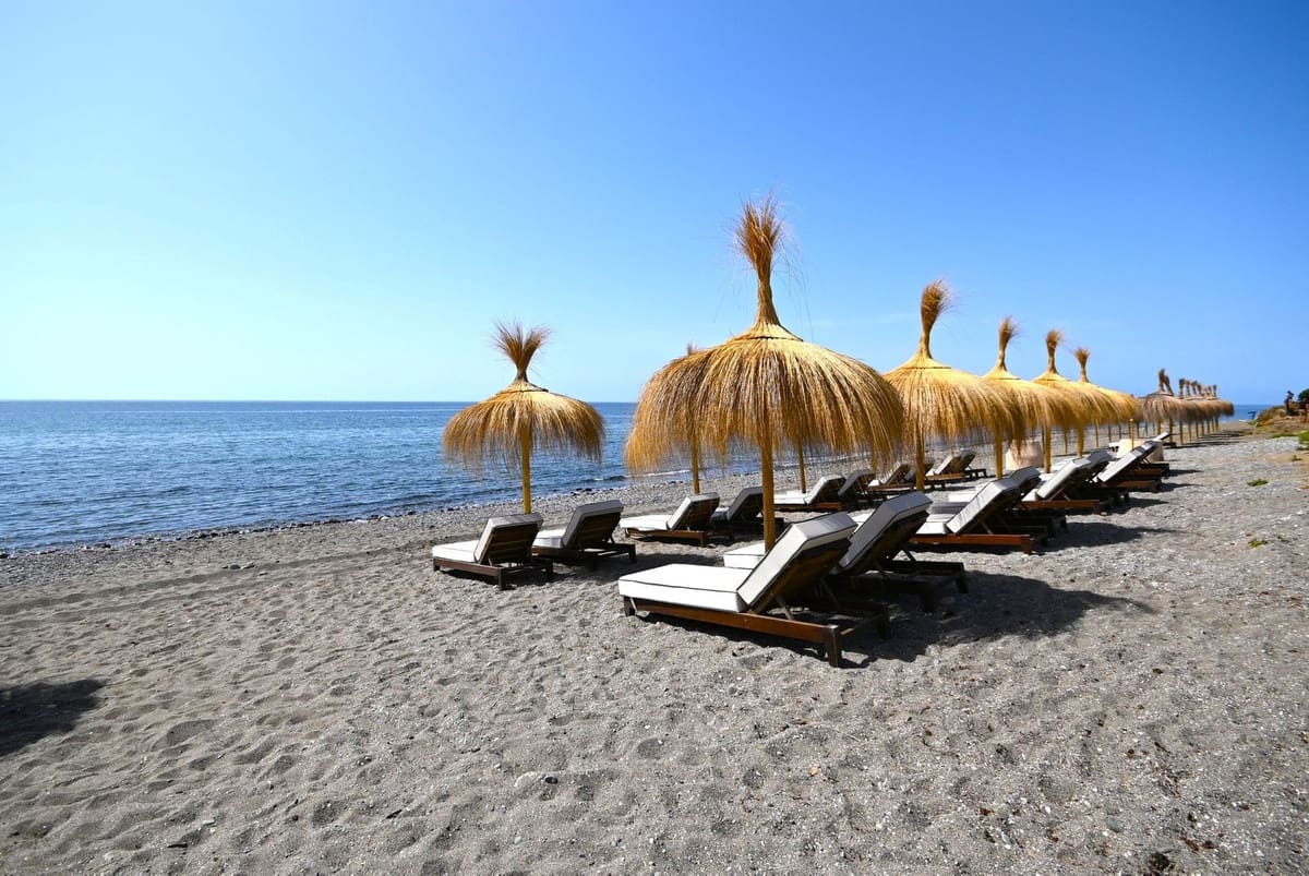 2 sypialnia Apartament przy plaży na sprzedaż w Guadalmina z basenem garażem - 1 200 000 € (Ref: 9571383)