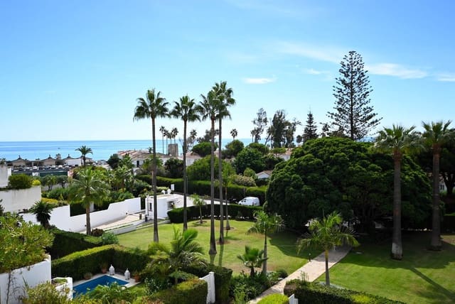 2 bedroom Beach Apartment for sale in Guadalmina Baja, Marbella with pool garage - € 1,200,000 (Ref: 9571383)