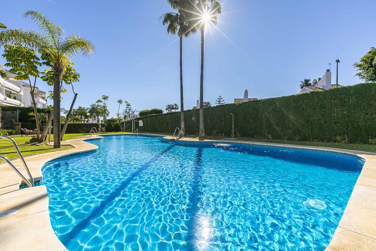 4 slaapkamer Penthouse te koop in Guadalmina met zwembad garage - € 950.000 (Ref: 9586726)