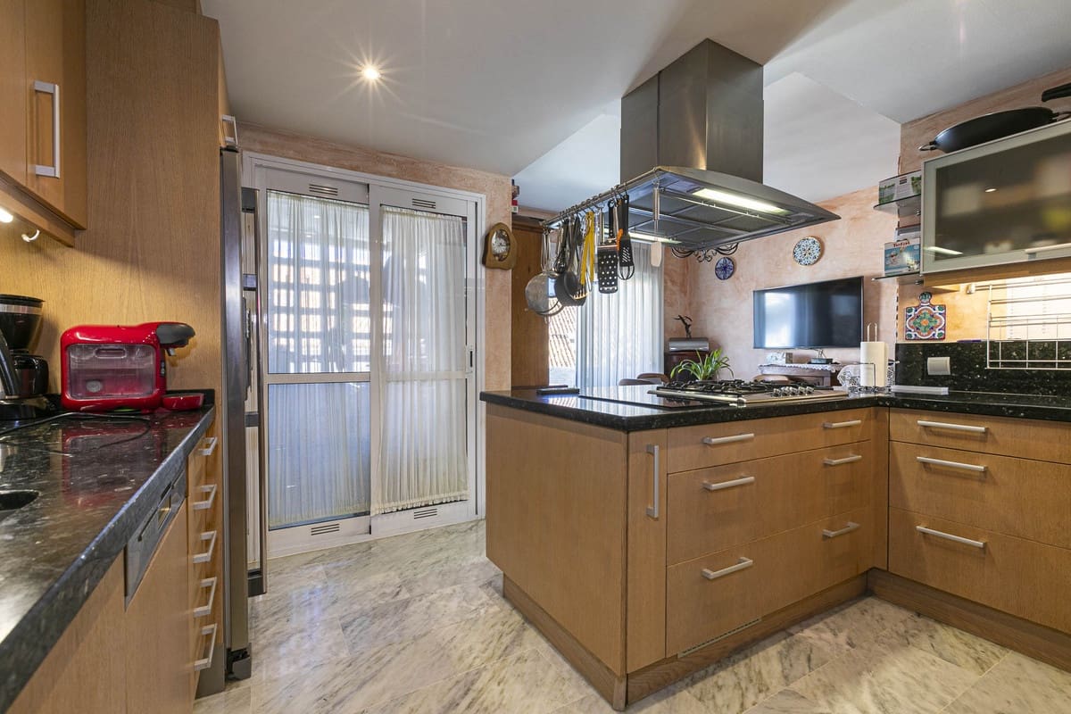 4 slaapkamer Penthouse te koop in Guadalmina met zwembad garage - € 950.000 (Ref: 9586726)