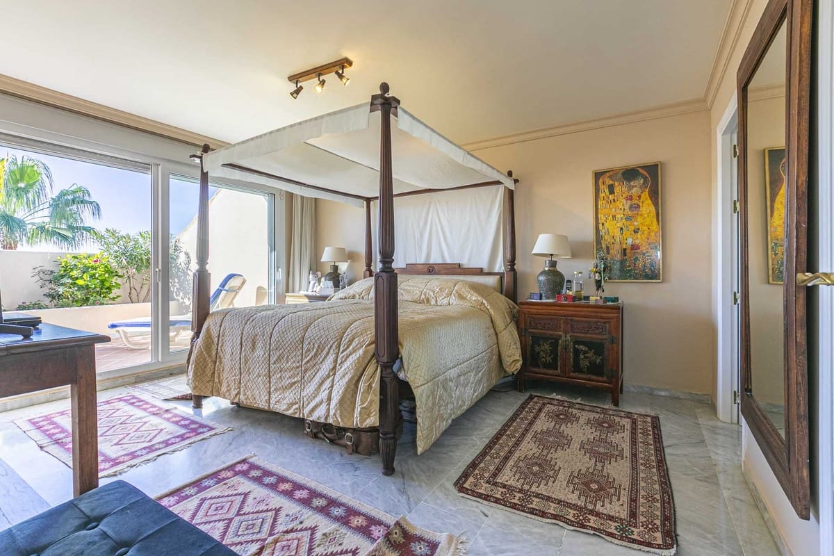 4 slaapkamer Penthouse te koop in Guadalmina met zwembad garage - € 950.000 (Ref: 9586726)