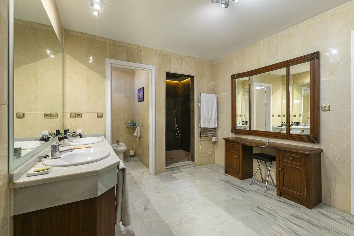 4 slaapkamer Penthouse te koop in Guadalmina met zwembad garage - € 950.000 (Ref: 9586726)