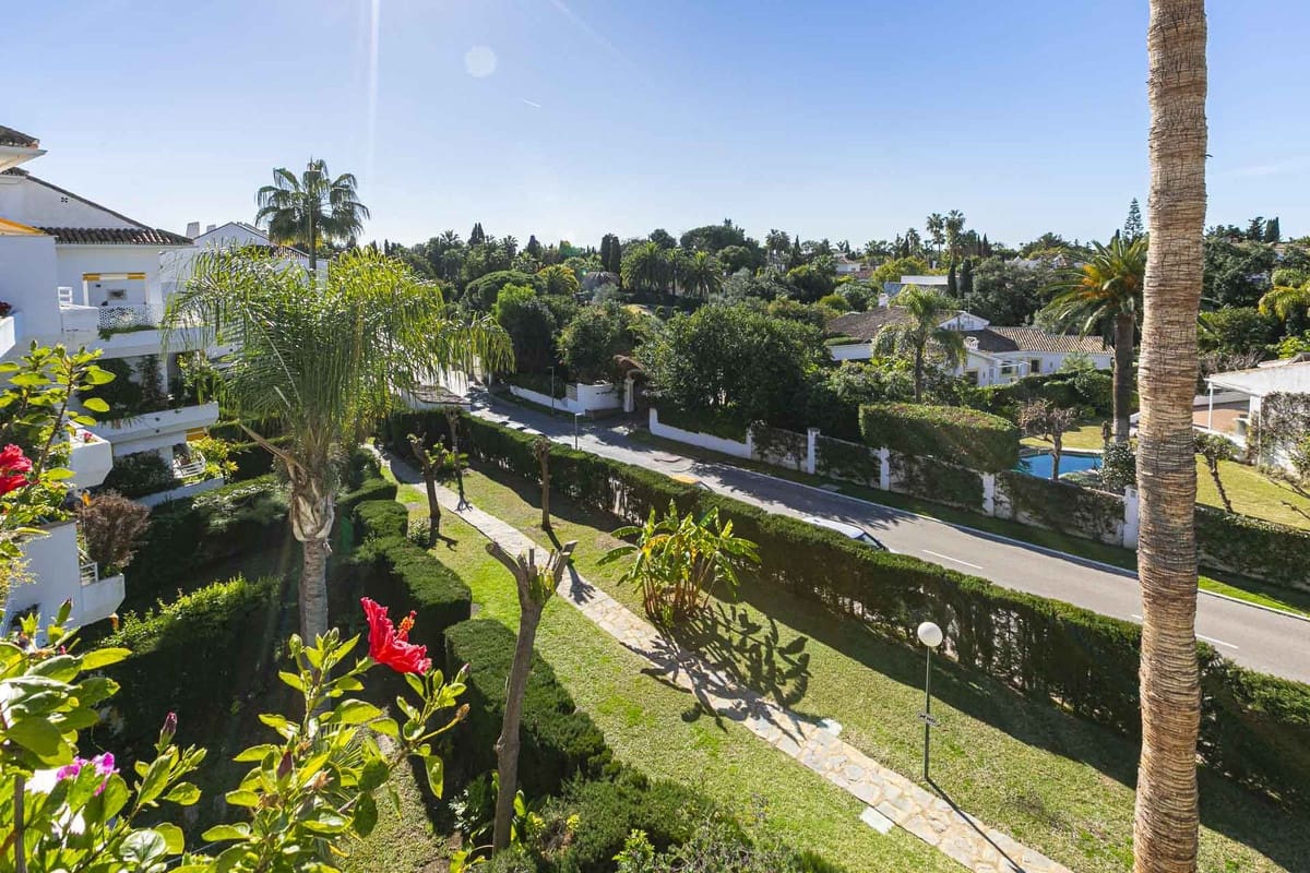 4 slaapkamer Penthouse te koop in Guadalmina met zwembad garage - € 950.000 (Ref: 9586726)