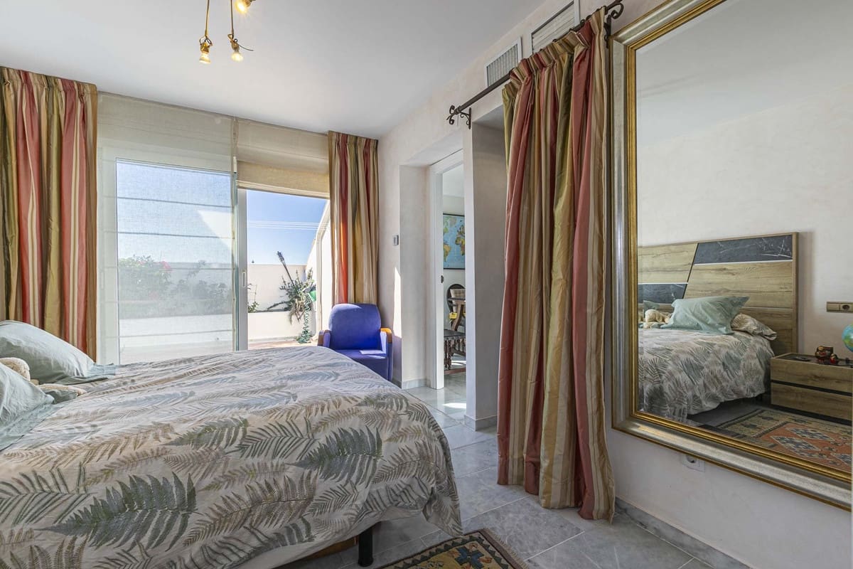 4 slaapkamer Penthouse te koop in Guadalmina met zwembad garage - € 950.000 (Ref: 9586726)