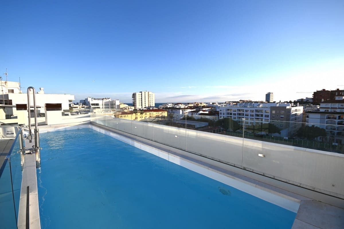 2 bedroom Apartment for rent in Estepona with pool garage - € 1,600 (Ref: 9619603)