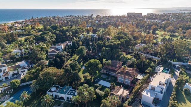 Moradia para venda em Guadalmina Baja, Marbella com piscina garagem - 9 800 000 € (Ref: 9645891)