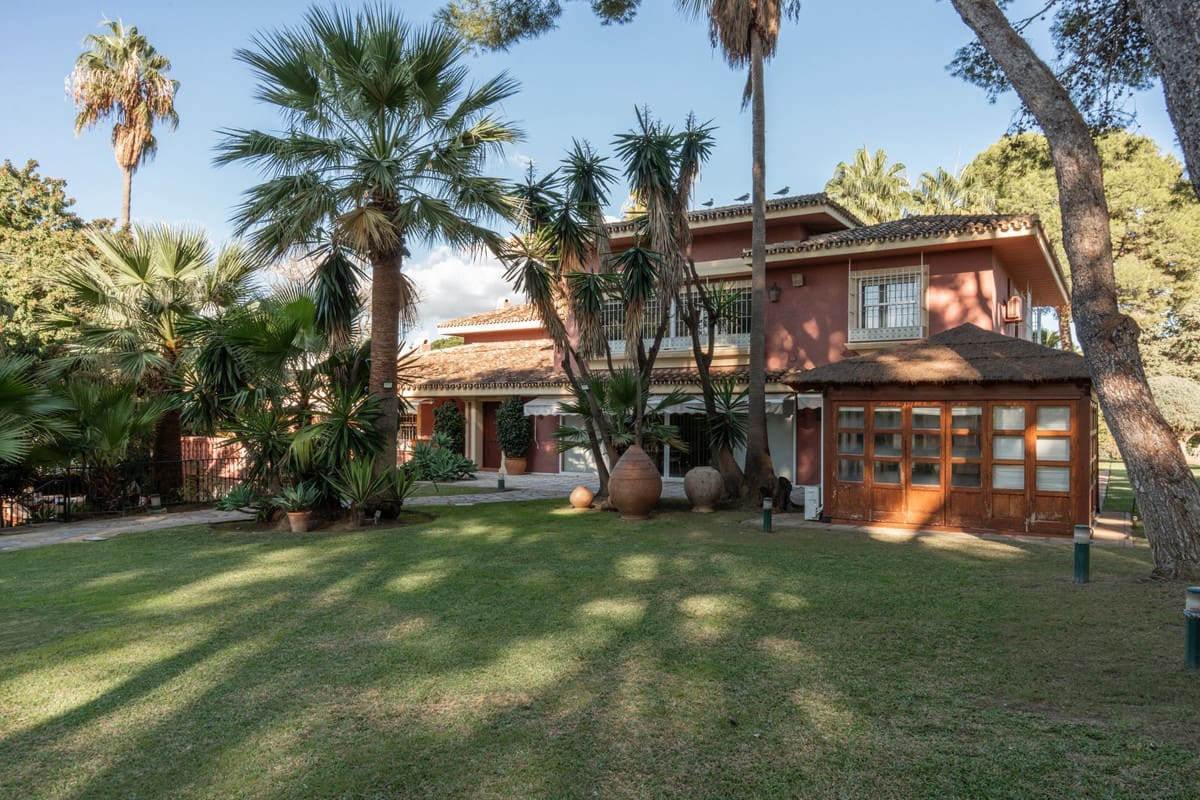 Villa in vendita in Guadalmina con piscina garage - 9.800.000 € (Rif: 9645891)