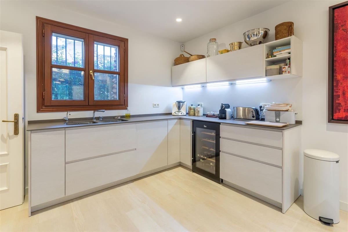 5 soveværelse Villa til salg i Guadalmina med swimmingpool garage - € 2.100.000 (Ref: 9650572)