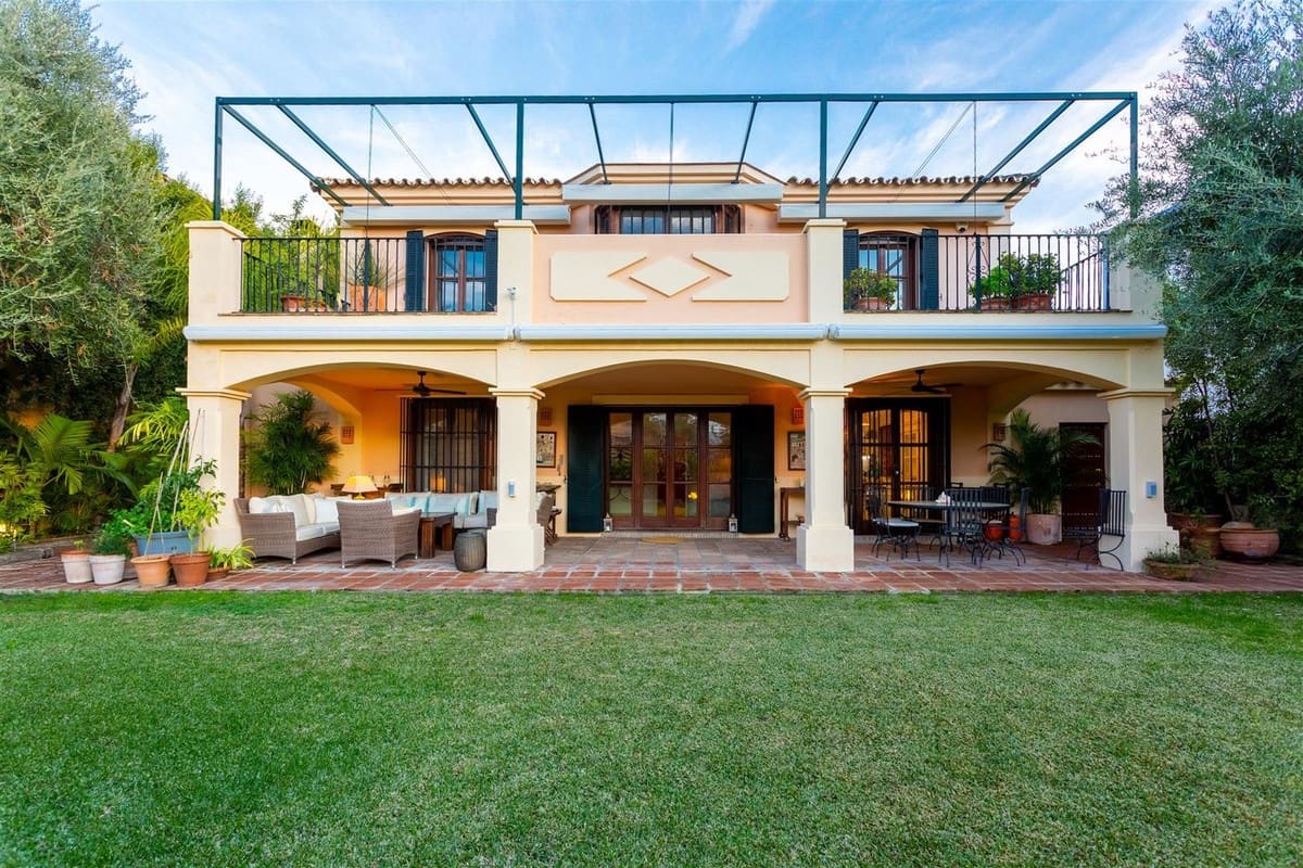 5 soveværelse Villa til salg i Guadalmina med swimmingpool garage - € 2.100.000 (Ref: 9650572)