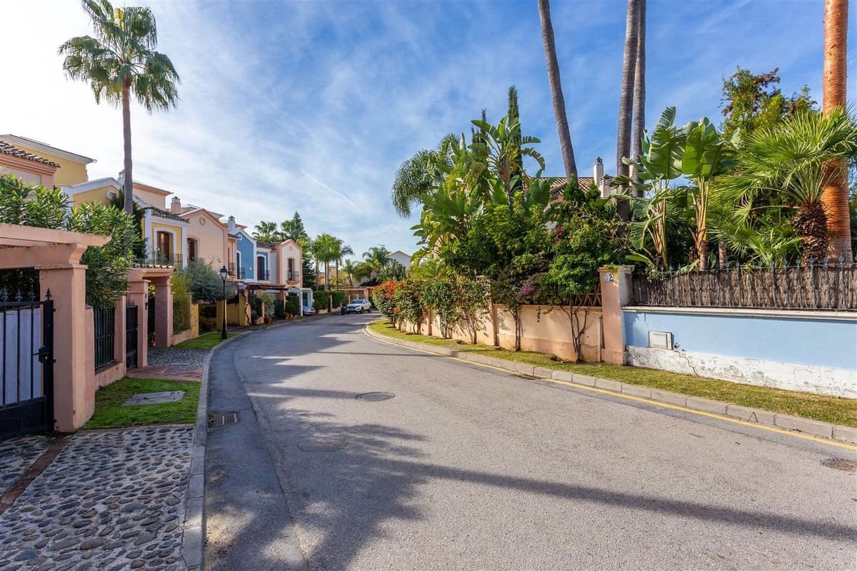 5 soveværelse Villa til salg i Guadalmina med swimmingpool garage - € 2.100.000 (Ref: 9650572)