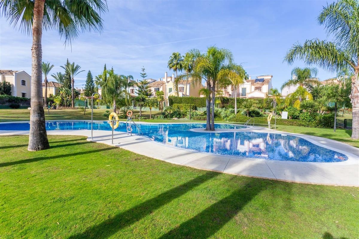 5 soveværelse Villa til salg i Guadalmina med swimmingpool garage - € 2.100.000 (Ref: 9650572)