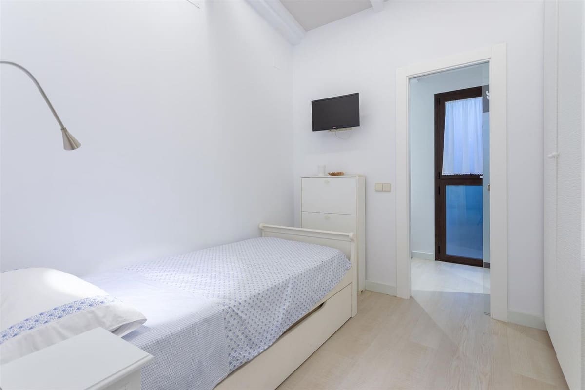 5 bedroom Villa for sale in Guadalmina with pool garage - € 2,100,000 (Ref: 9650572)