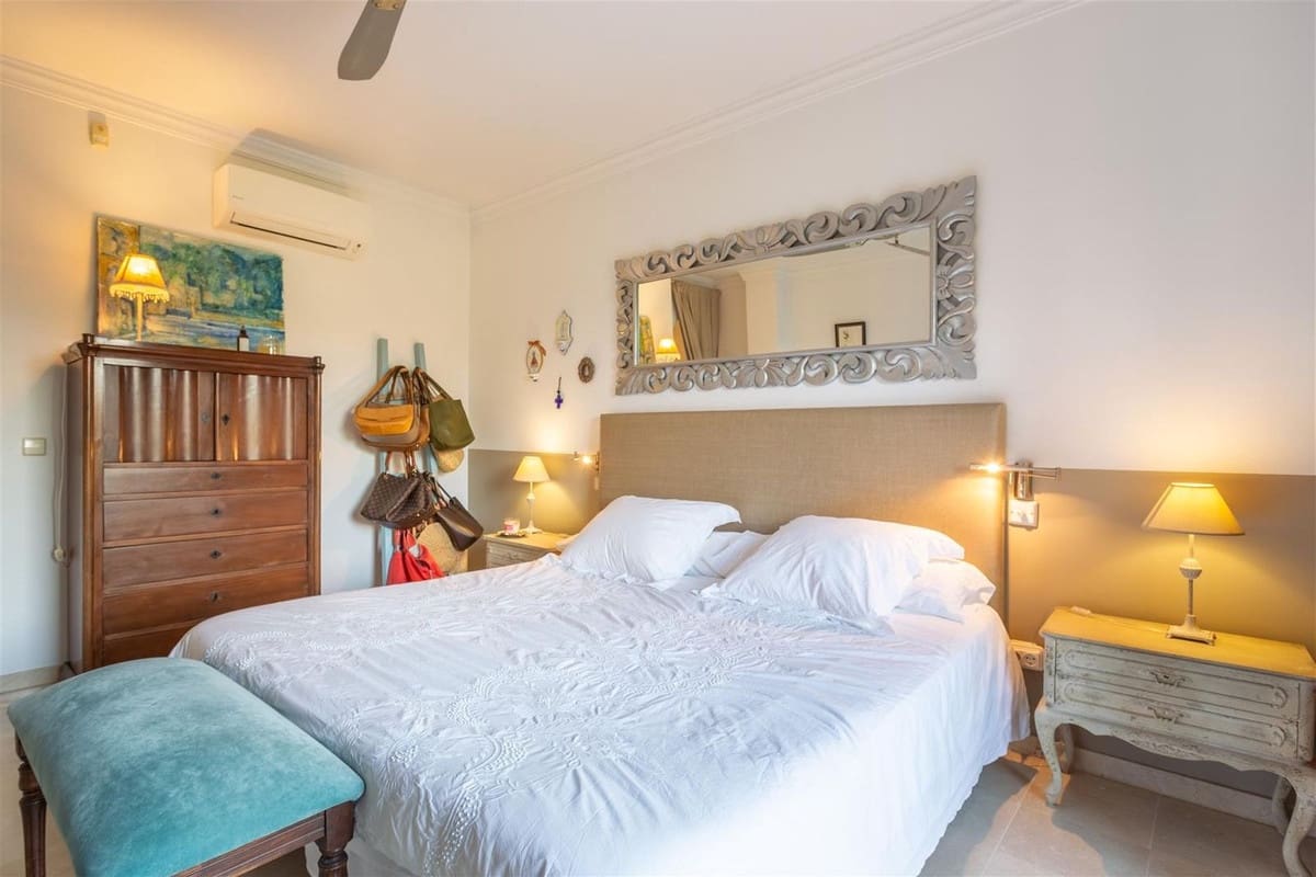 5 bedroom Villa for sale in Guadalmina with pool garage - € 2,100,000 (Ref: 9650572)