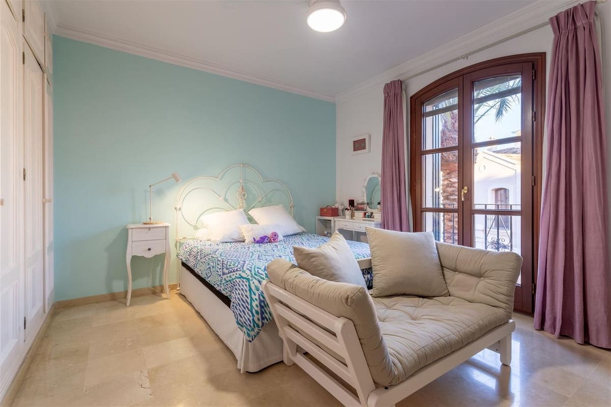 5 bedroom Villa for sale in Guadalmina with pool garage - € 2,100,000 (Ref: 9650572)