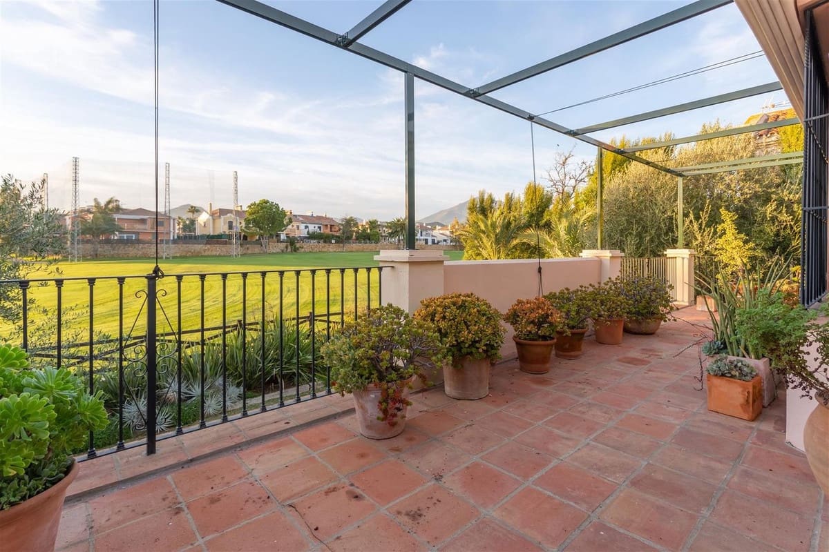 5 bedroom Villa for sale in Guadalmina with pool garage - € 2,100,000 (Ref: 9650572)