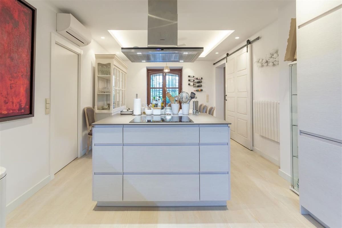 5 slaapkamer Villa te koop in Guadalmina met zwembad garage - € 2.100.000 (Ref: 9650572)