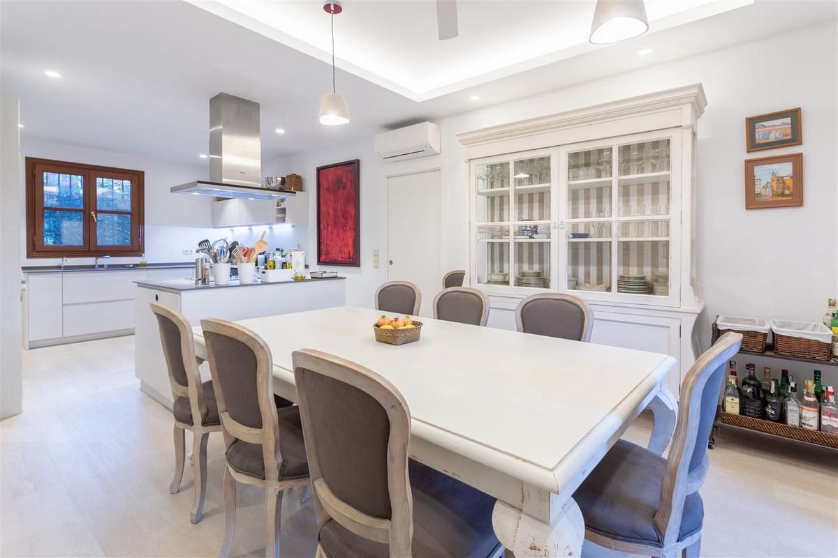 5 slaapkamer Villa te koop in Guadalmina met zwembad garage - € 2.100.000 (Ref: 9650572)