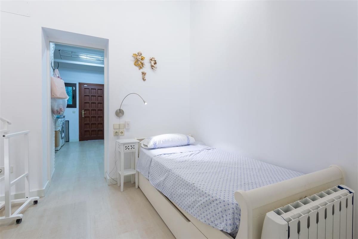 5 slaapkamer Villa te koop in Guadalmina met zwembad garage - € 2.100.000 (Ref: 9650572)