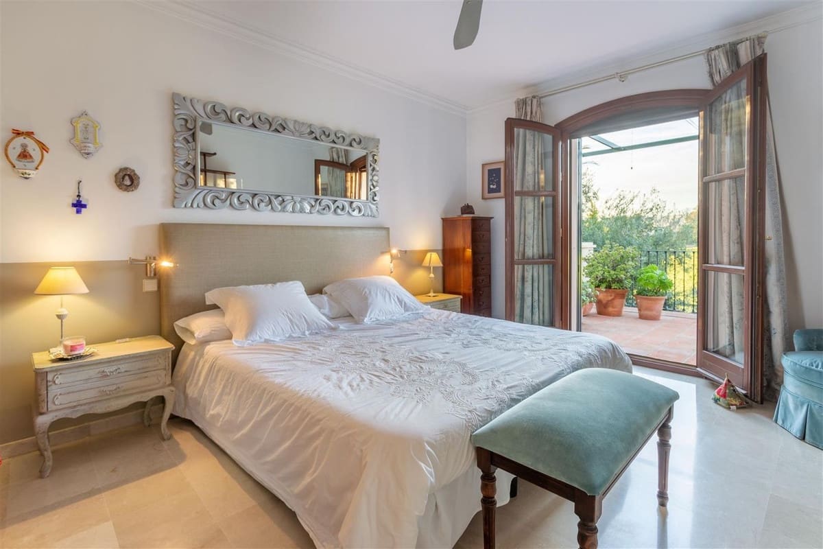 5 slaapkamer Villa te koop in Guadalmina met zwembad garage - € 2.100.000 (Ref: 9650572)