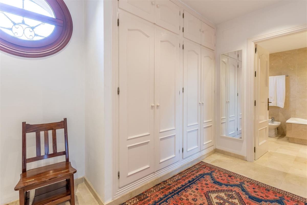 5 slaapkamer Villa te koop in Guadalmina met zwembad garage - € 2.100.000 (Ref: 9650572)