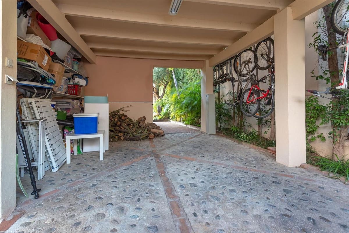 5 slaapkamer Villa te koop in Guadalmina met zwembad garage - € 2.100.000 (Ref: 9650572)