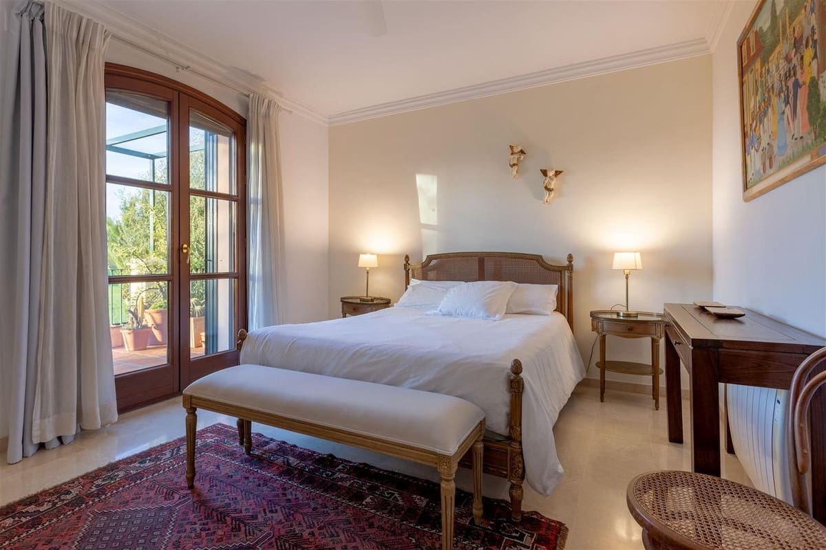 5 slaapkamer Villa te koop in Guadalmina met zwembad garage - € 2.100.000 (Ref: 9650572)