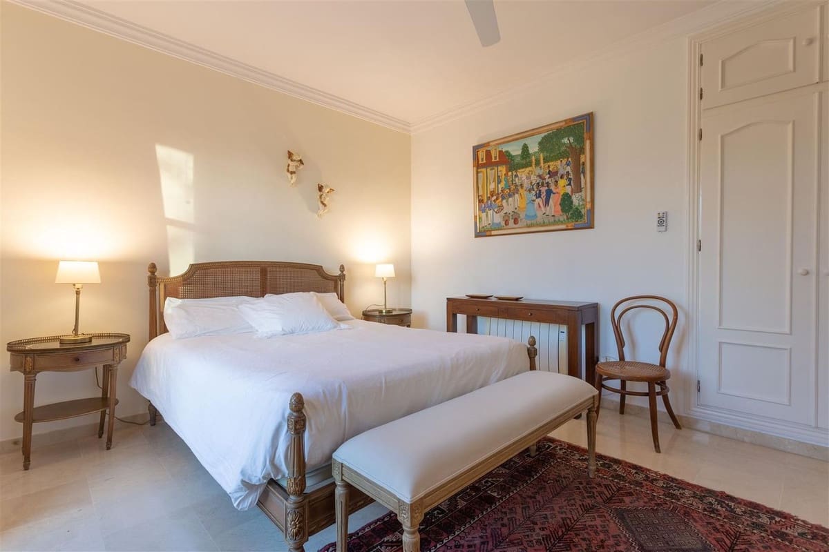 5 slaapkamer Villa te koop in Guadalmina met zwembad garage - € 2.100.000 (Ref: 9650572)