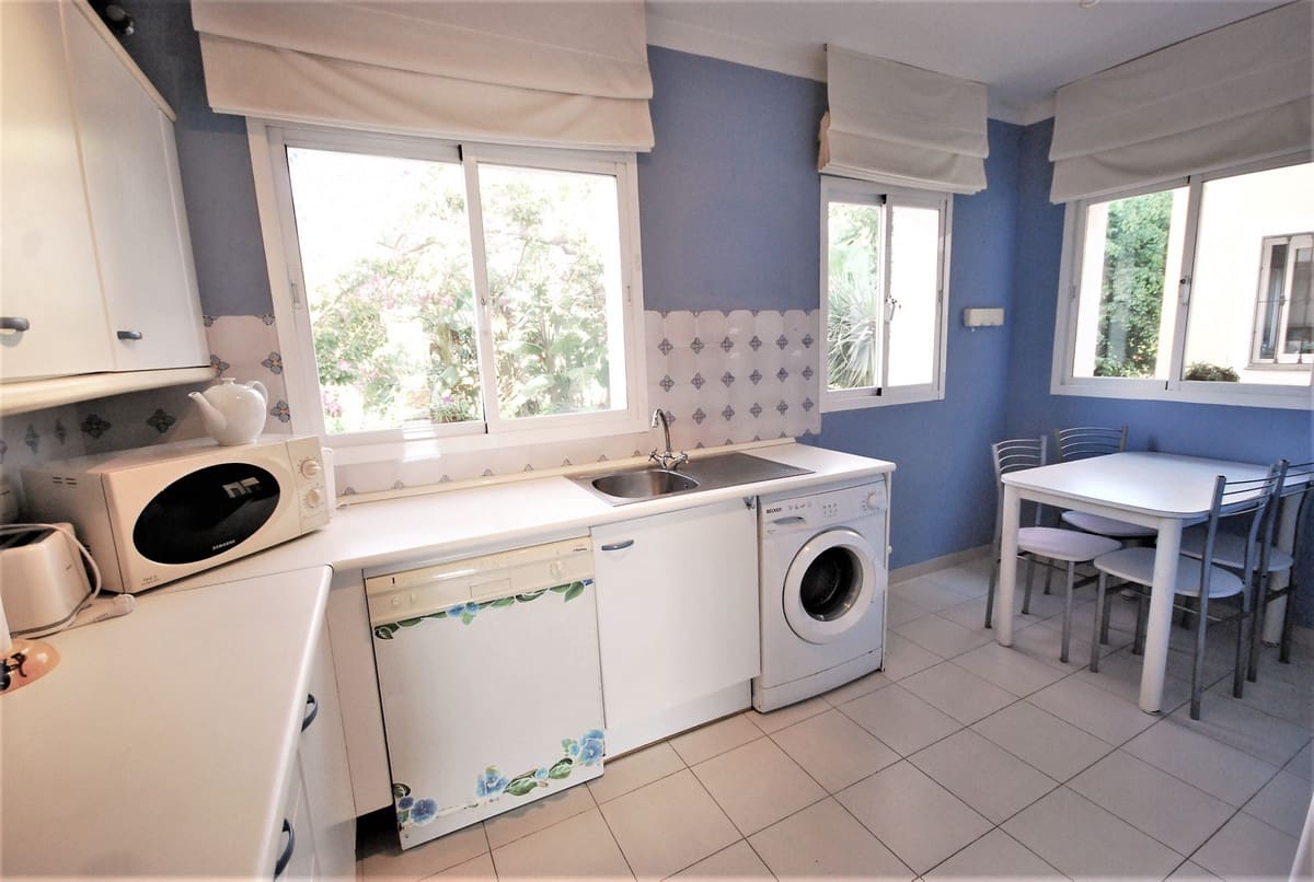 Apartamento de 2 habitaciones en Guadalmina en venta con piscina - 395.000 € (Ref: 9670896)