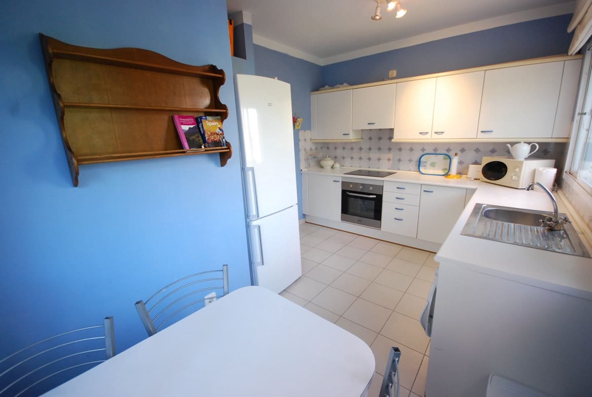 2 bedroom Apartment for sale in Guadalmina with pool - € 395,000 (Ref: 9670896)