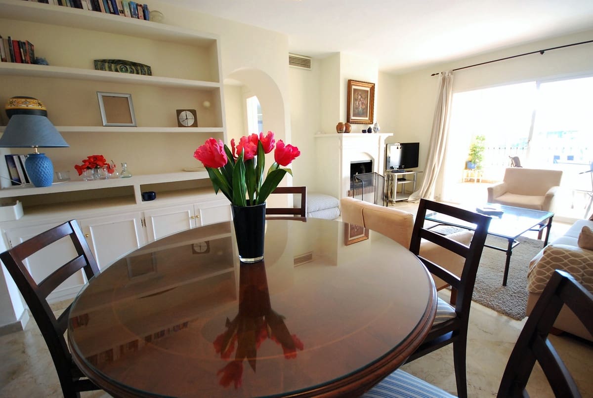 2 bedroom Apartment for sale in Guadalmina with pool - € 395,000 (Ref: 9670896)