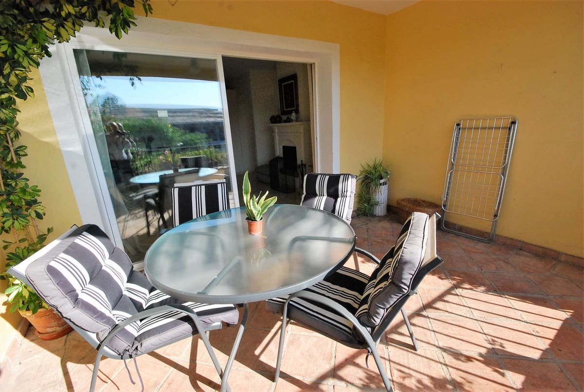 2 soveværelse Lejlighed til salg i Guadalmina med swimmingpool - € 395.000 (Ref: 9670896)