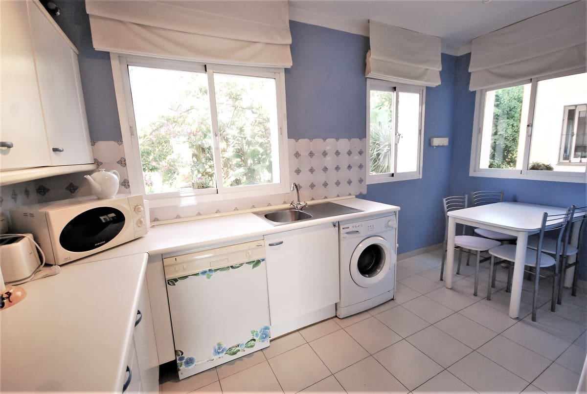 2 soveværelse Lejlighed til salg i Guadalmina med swimmingpool - € 395.000 (Ref: 9670896)