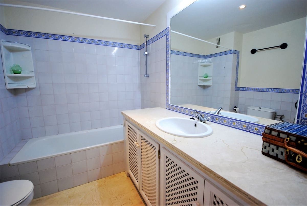 2 soveværelse Lejlighed til salg i Guadalmina med swimmingpool - € 395.000 (Ref: 9670896)